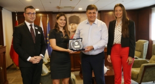 Karşıyaka Belediye Başkanı Tugay’dan “İş’te Dijital Kadınlar”a destek