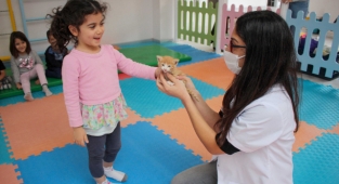 Karşıyakalı miniklere hayvan sevgisi aşılanıyor