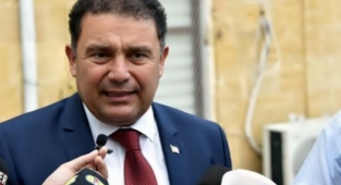 KKTC Başbakanı Ersan Saner istifasını sundu