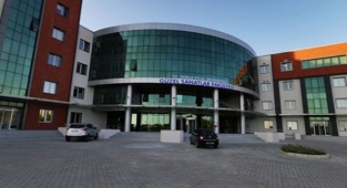 O üniversitede bölüm başkanlığına kendisini atadı!