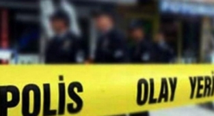 Öğrencilerin bulunduğu bina çatladı!