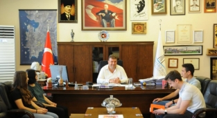 Seferihisar Belediyesi’nden üniversiteli gençlere destek