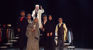 Soyer: 'Perde hiç kapanmasın ve iyi ki tiyatro var'