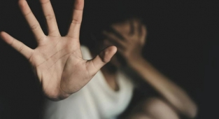 Yaptığı tacizler için 