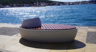 Yeni banklar Çeşme'ye çok yakıştı!