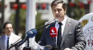 Yücel'den Akp'ye Kiraz yanıtı: 'Kiraz'ın hakkını kimseye yedirmeyiz'