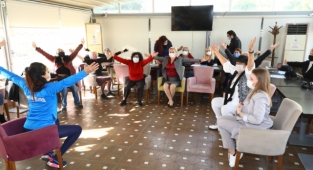 BAYRAKLI’DA ‘YALNIZ DEĞİLSİNİZ’