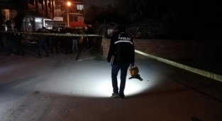 Bornova'da işlenen cinayetin şüphelisi suç aletiyle yakalandı