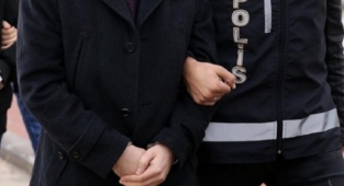 İzmir'de Yurt dışına kaçmaya çalışan FETÖ'cüler yakalandı 