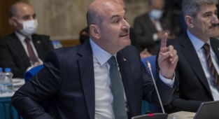 Meclis'te '10 bin dolar alan siyasetçi' polemiği