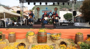 Menderes’te Mandalina Festivali’ne Büyük İlgi