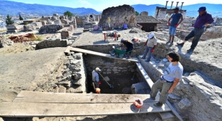 Türkiye’de bir ilk: İzmir’deki arkeolojik kazıda DNA laboratuvarı kuruldu