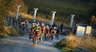 Velotürk Gran Fondo Çeşme by Carraro’da pedallar çocuklar için döndü!