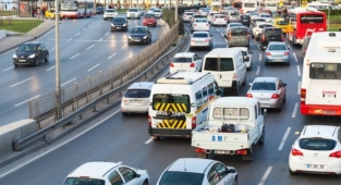 Veriler belli oldu: İzmir'de trafiğe kayıtlı kaç araç var?