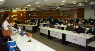 Altın Bilezik iş arayanlarla iş verenleri buluşturuyor