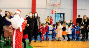 Balçovalı miniklere yeni yıl eğlencesi