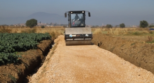 Başkan Kayalar Çiftçinin Yanında