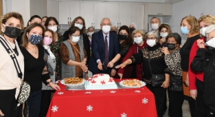 Başkan Selvitopu semt merkezi kursiyerlerinin yeni yılını kutladı.