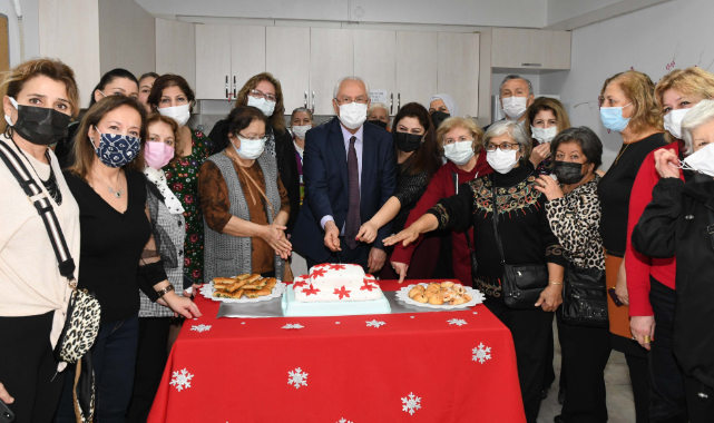 Başkan Selvitopu semt merkezi kursiyerlerinin yeni yılını kutladı.