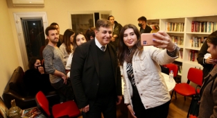 Başkan Tugay, duyarlı gençlerle buluştu