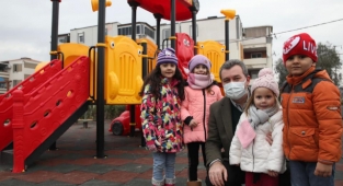 Bergama’da parklar baştan aşağı yenileniyor, çocuklar neşe doluyor