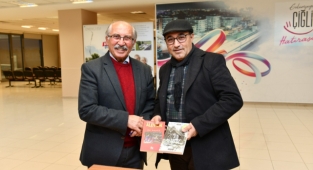 Çiğlili Edebiyatseverler Fakir Baykurt İmza Gecesinde Buluştu