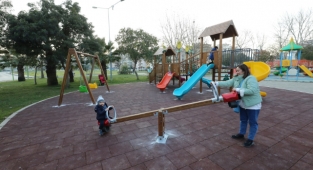 Gaziemir’in parkları yenileniyor