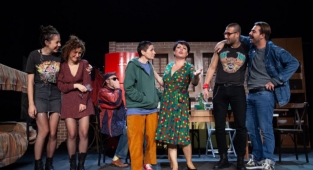 İzmir Şehir Tiyatroları, ikinci oyunu “Tavşan Tavşanoğlu” ile seyirciyle buluşuyor