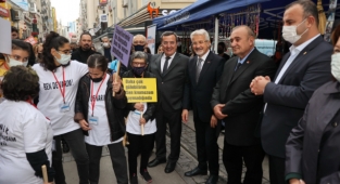 Konak’ta Engelleri Kaldıran Yürüyüş 