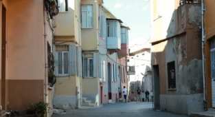 Mülteciler Basmane'yi mesken tuttu!