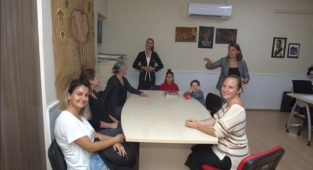 Türkiye’de ilk: İşitme engelli ailelerin çocuklarına eğitim desteği