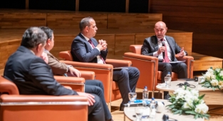 Üçüncü Uluslararası Bir Arada Yaşam Zirvesi’nde konuşan Soyer, “Bu hikâye yerelden değişecek”