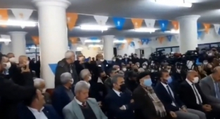 'AKP'liyim, açım' dedi; salondan atıldı