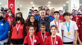 Atletizmde Bayraklı farkı