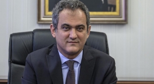 Bakan Özer'den öğretmenlere çağrı: Ödev vermeyin