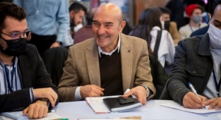 Başkan Soyer'den gençlere: “Umudumuz var çünkü siz varsınız”