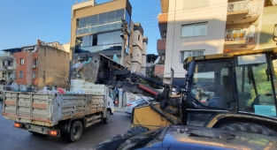 Bayraklı'da bir yılda 13 bin ton moloz toplandı!