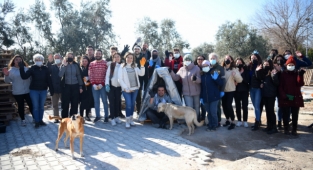 Bornova’da can dostları ile el ele