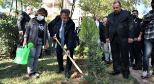 Bornova’da parklar yenileniyor