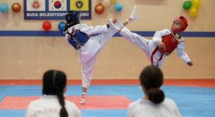 Bucalı madalya avcıları 