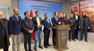 CHP'li Yücel'den deprem konutları sitemi: Cumhurbaşkanı şovunu yapıyor ve gidiyor