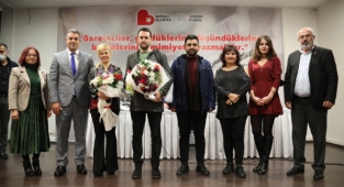 Gazetecilerin sorunları Bayraklı’da konuşuldu