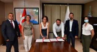 İmzalar atıldı! Çiğli’de Atık İlaçlar Doğaya Karışmayacak