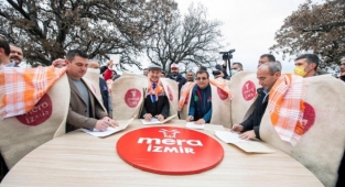 İzmir Büyükşehir’in tarıma desteği sürüyor! Seferihisar’da üreticilerle toplantı yapıldı