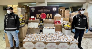İzmir'de kaçak tütün operasyonu 