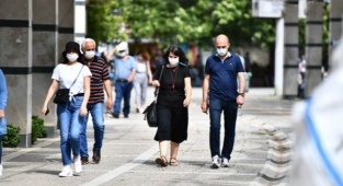 İzmir'de koronavirüs vakaları 100 binde 700'ü aştı