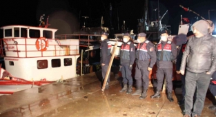 İzmir'in 11 ilçesinde eş zamanlı uyuşturucu operasyonu