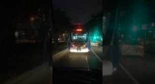 İzmir'de çocukların tramvayla ölüm oyunu