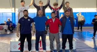 Bayraklılı güreşçiler 35 madalya ile İzmir şampiyonu oldu