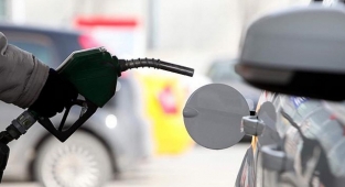 Benzin ve motorine yine zam geldi